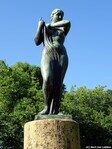 Minerva (1929), kruising Apollolaan-Minervalaan. Gestolen 1985, teruggeplaatst 2017
              <br/>
              Gert-Jan Lobbes, 2020